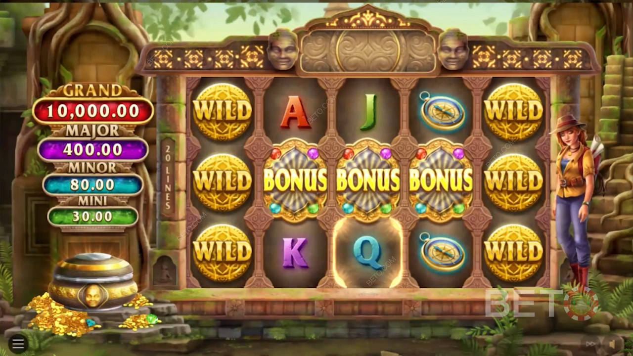 Score 3 Bonus icons to kick off the Bonus Round with set Jackpots